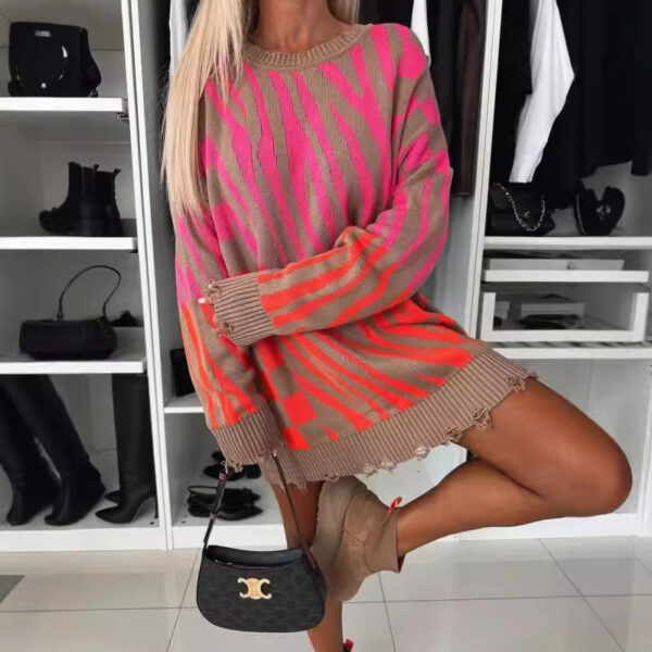 Contrast Color Knitted Round Neck Zebra Pattern Ripped Pullover Sweater - Image 2