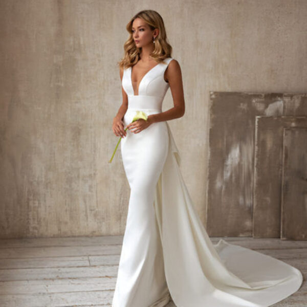 Sexy V-Neck Sleeveless Tail Wedding Dress Long Dress