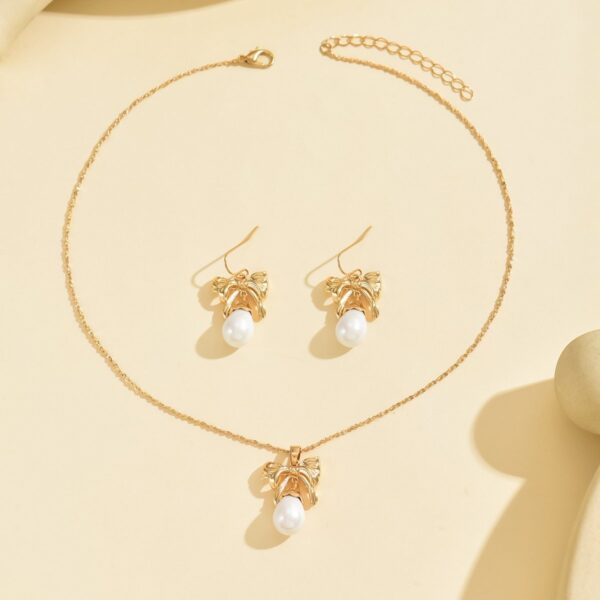 Elegant Gold-Toned Bow & Pearl  Jewelry Set - Necklace & Earrings - Image 3