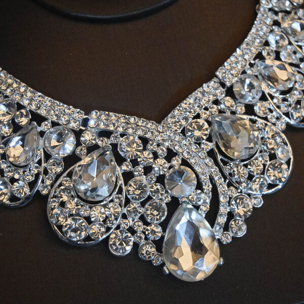 Bridal Headdress Flowers Wedding Hair Accessories Accessories Crown Necklace Earrings Three-piece Set Wedding Accessories - Image 3