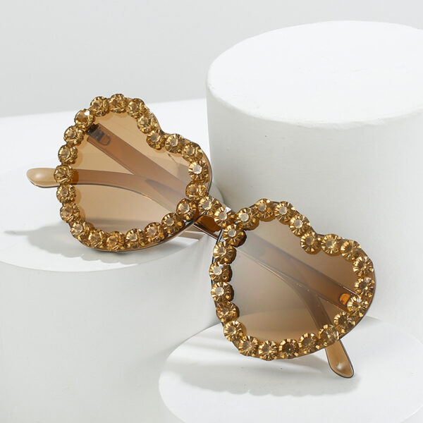 Fashionable All-match Peach Heart Sunglasses For Women