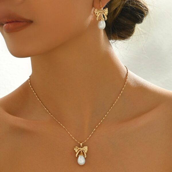 Elegant Gold-Toned Bow & Pearl  Jewelry Set - Necklace & Earrings